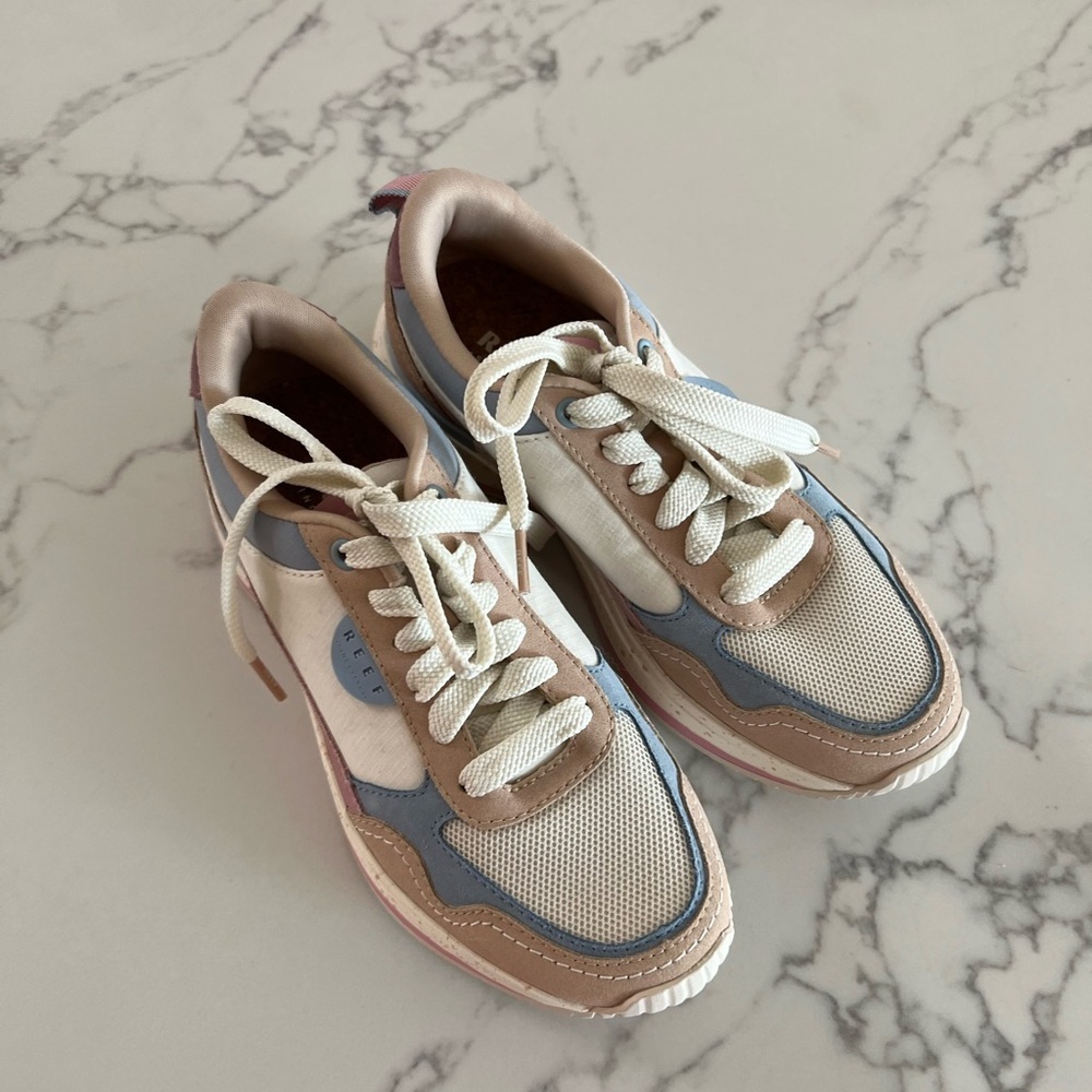 Reef Women's Sneakers Tennis Shoes in Cream, Blue, and Pink 8-8.5 - Picture 2 of 4
